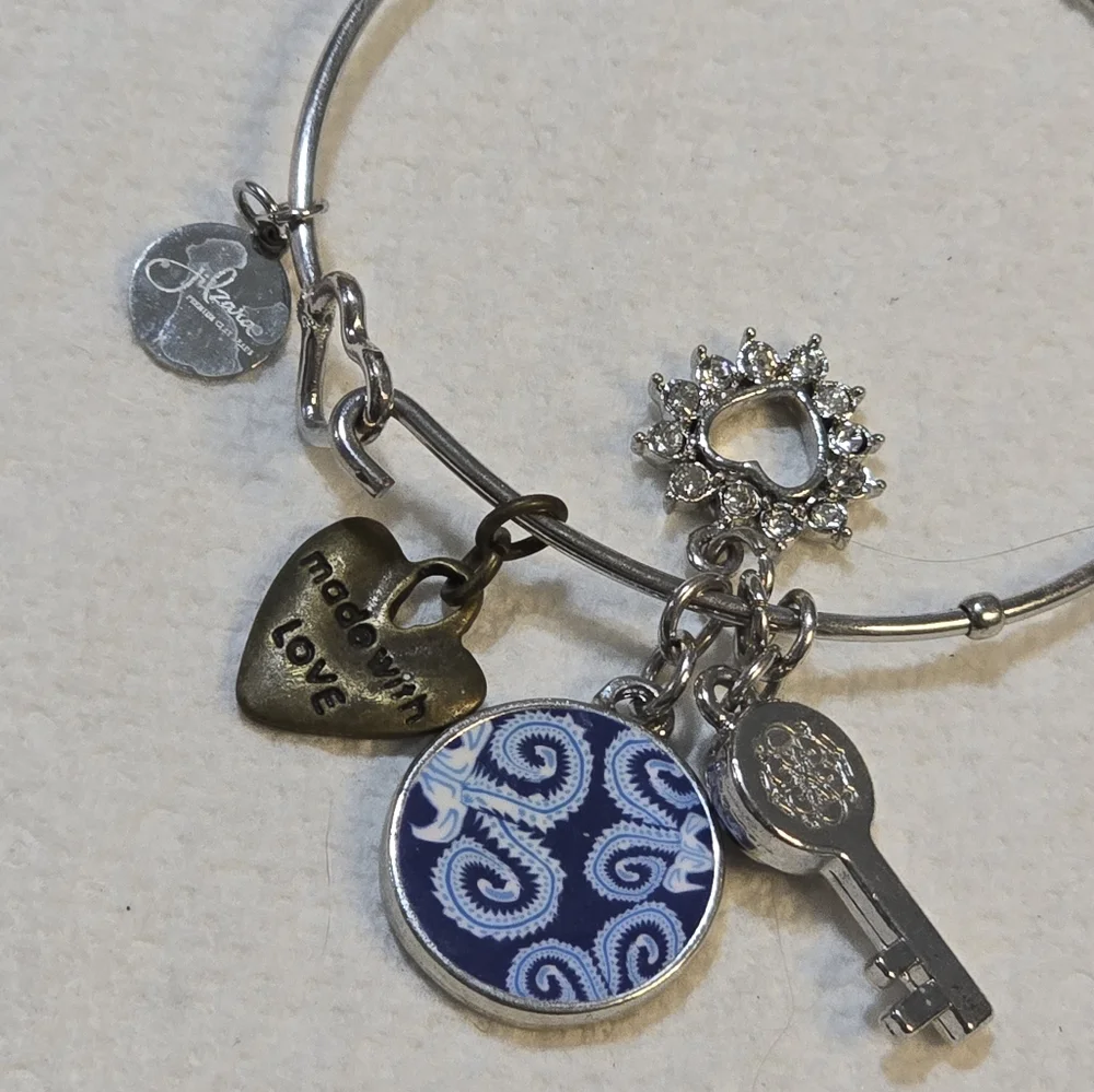 Jilzarah Charm‎ Heart Crystal Jeweled Bracelet